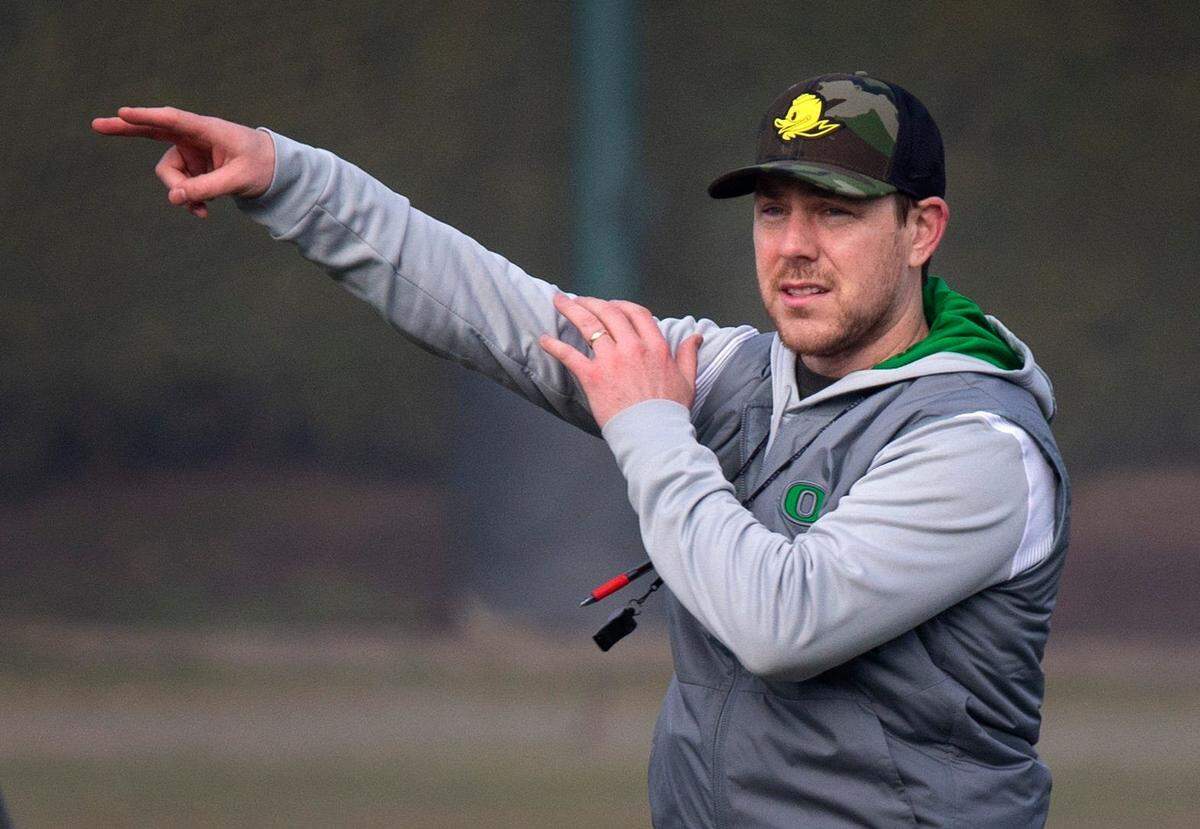 Oregon offensive coordinator and quarterbacks coach Will Stein leads a drill on the first practice of spring for Oregon football as the Ducks prepare for the 2023 season.Eug 031623 Uo Spring Fb 15