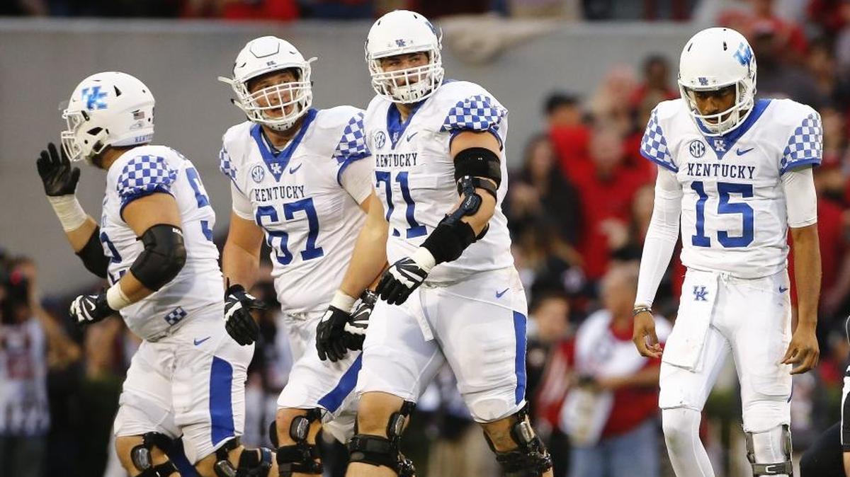 Kentucky quarterback Stephen Johnson (15) reacted after being sacked by Georgia on Saturday.