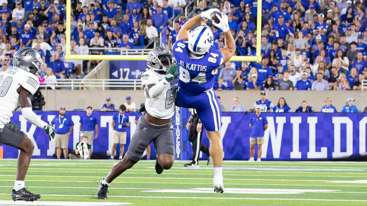 After years of hype, Kentucky football’s tight ends are finally being featured