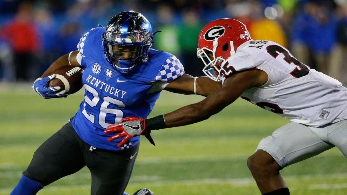 Down 24-21 late, Kentucky had 1st-and-goal at the Georgia 9-yard line but two Benny Snell runs from the Wildcat formation yielded only 2 yards and a Stephen Johnson pass to Dorian Baker on a fade pattern was incomplete.