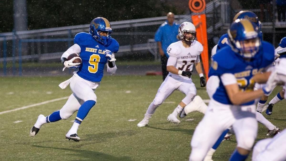 Henry Clay’s Davonte Robinson, left, ran back the opening kickoff for a touchdown as Henry Clay hosted Tates Creek on Sept. 11, 2015.