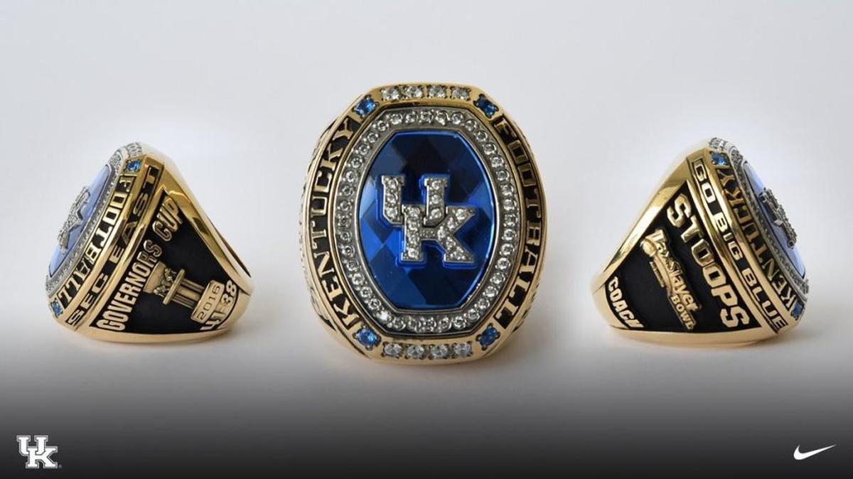 A University of Kentucky photo showing what appears to by football Coach Mark Stoops’ 2016-17 ring.