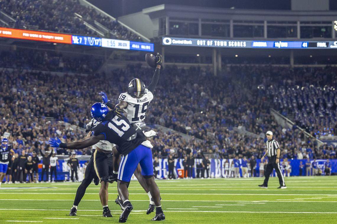 Vanderbilt safety De’Rickey Wright (19) intercepts a pass intended for Kentucky tight end Khamari Anderson (15) during a botched field goal attempt Saturday.
