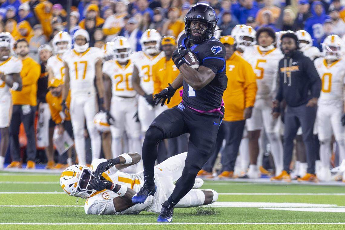 Wide receiver Kendrick Law scored a 71-yard touchdown on a short pass in Kentucky’s loss to Tennessee.