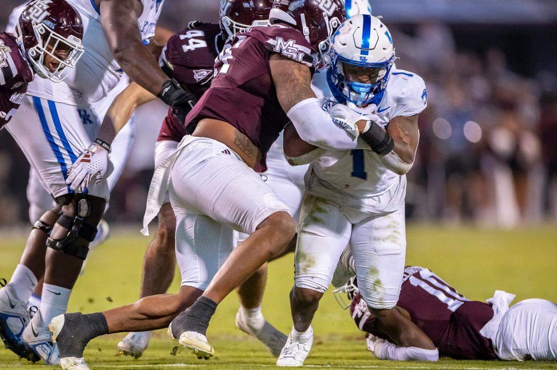 Kentucky running back Ray Davis lost the SEC rushing lead after totaling 80 yards on 21 carries in the win at Mississippi State.