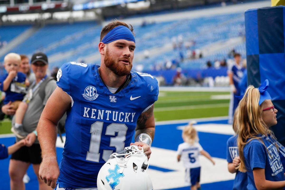 Kentucky quarterback Devin Leary was a finalist for the Johnny Unitas Golden Arm Award in 2021 at N.C. State.