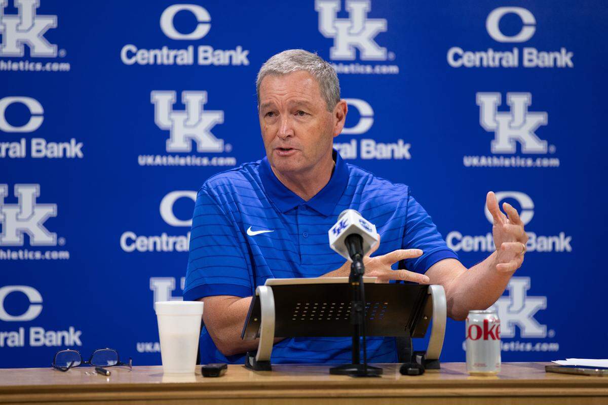 UK athletics director Mitch Barnhart is receiving more criticism for the last contract extension he awarded Mark Stoops.