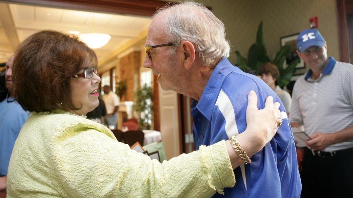 Bob Hardy, the former Kentucky quarterback, chatted with Kay Collier McLaughlin, the daughter of former UK head coach Blanton Collier, at the 2009 Governor’s Cup luncheon. In Hardy’s three years as Kentucky starting QB (1953-55), the Cats went 20-8-2.