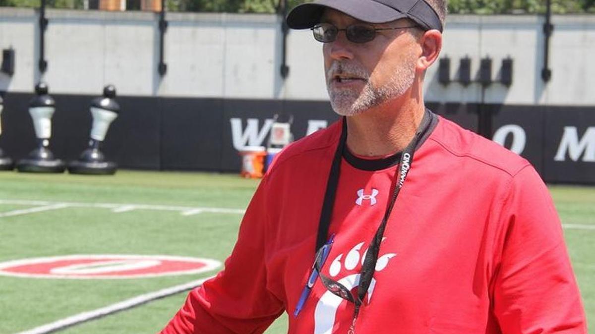 Cincinnati Bearcats offensive coordinator/running backs coach Eddie Gran is expected to be named Kentucky’s new offensive coordinator.
