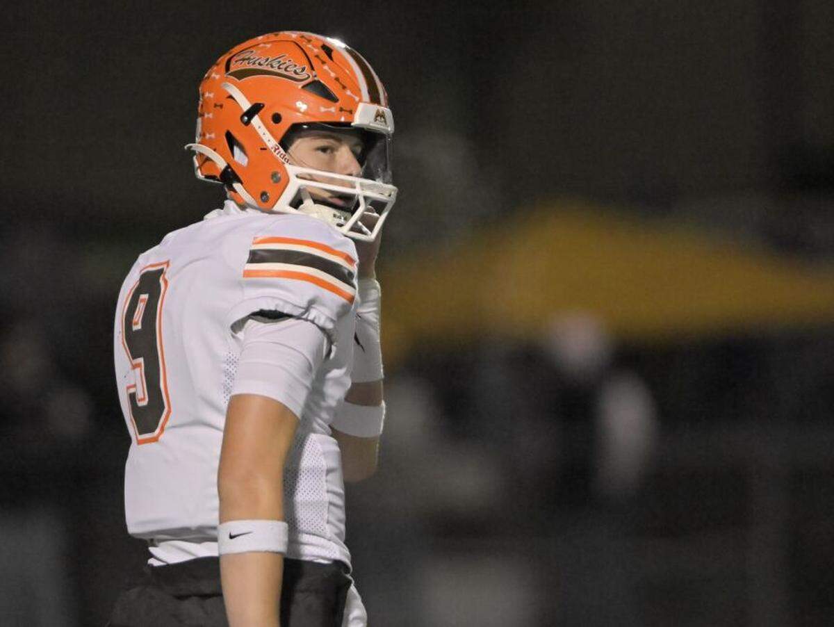 Quarterback Jake Nawrot, a Kentucky commitment from John Hersey High School in Arlington Heights, Illinois, is the No. 2 QB in the high school class of 2027 according to the 247Sports Composite rankings.
