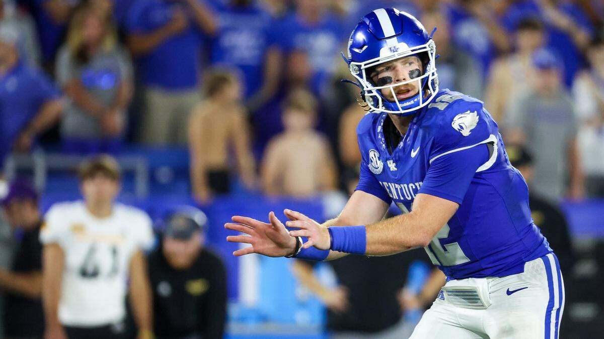 Mark Stoops plans to start Brock Vandagriff at quarterback against Texas despite freshman Cutter Boley’s stellar second half last week.