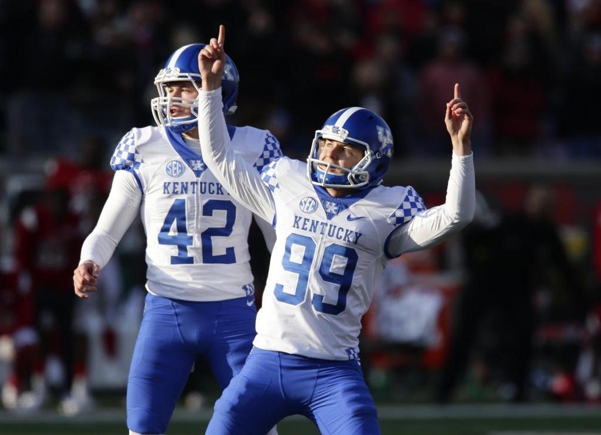Kentucky kicker Austin MacGinnis (99) celebrated his game-winning field goal against Louisville on Nov. 26, 2016.