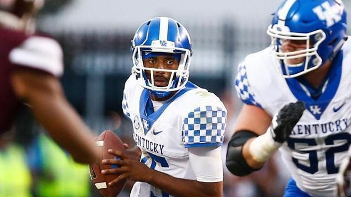 Kentucky center Drake Jackson, right, provided protection for quarterback Stephen Johnson during a game against Mississippi State last week. Mississippi State won 45-7.