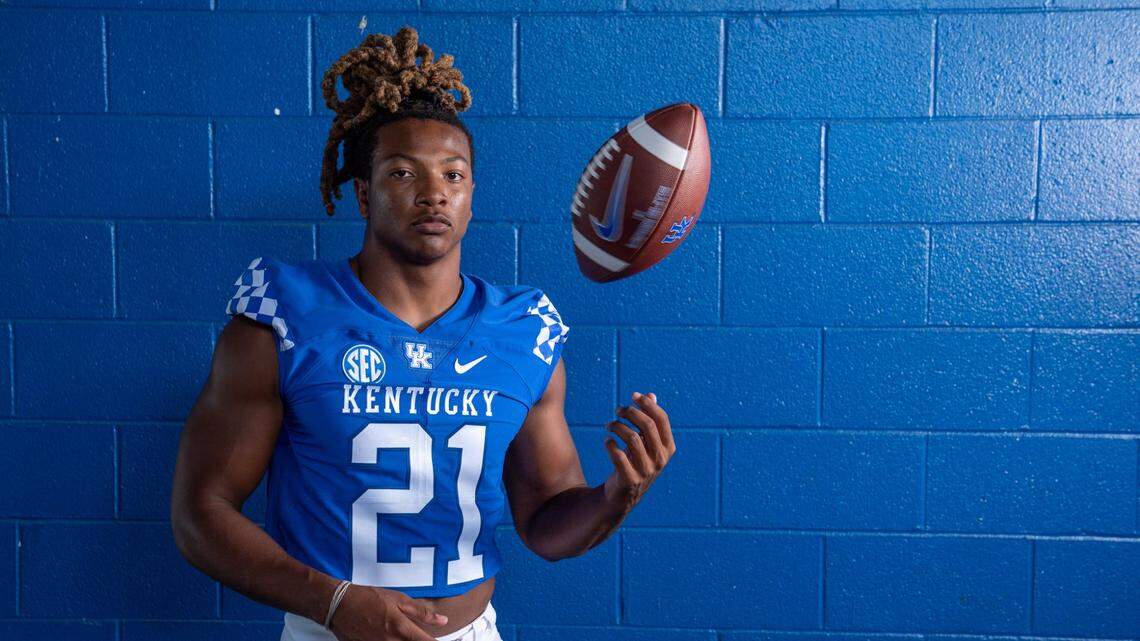 Former Tennessee transfer, two signees missing from updated Kentucky football roster
