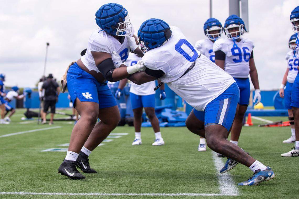 Preseason All-America defensive lineman Deone Walker (0) gives Kentucky a first-round talent to help its quest for a playoff spot.