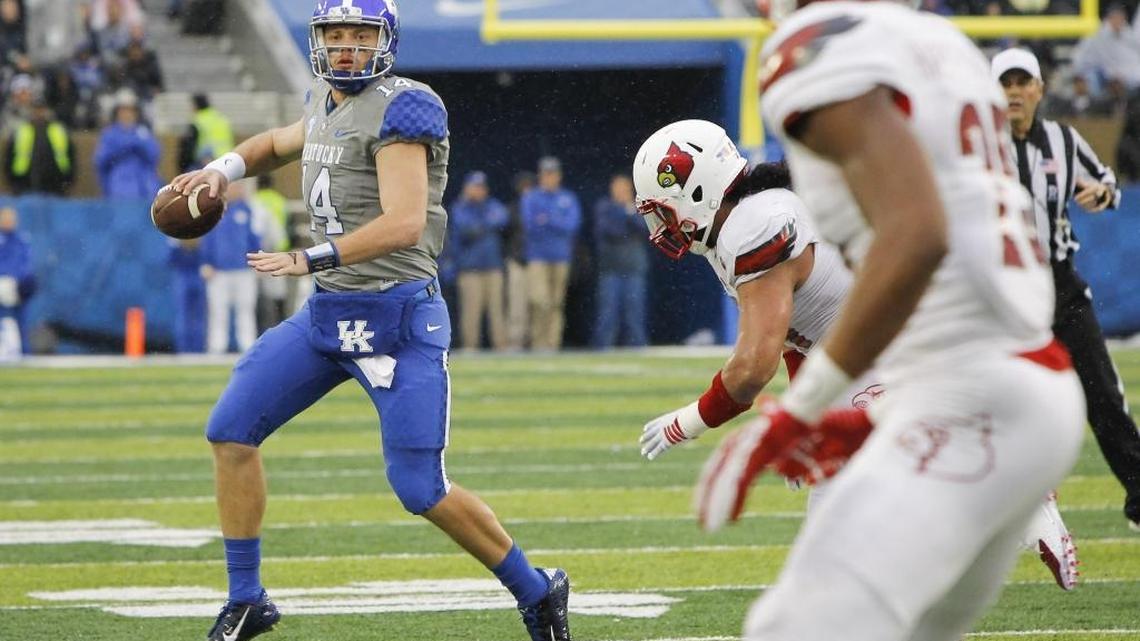 Kentucky quarterback Patrick Towles looks for a receiver during the second half of an NCAA college football game against Louisville, Saturday, Nov. 28, 2015, in Lexington, Ky. Louisville won the game 38-24.