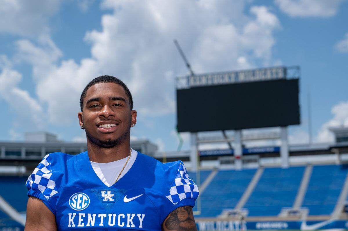 Sam Houston State transfer Ramon Jefferson is expected to serve as part of a running back committee early in the 2022 season for Kentucky.