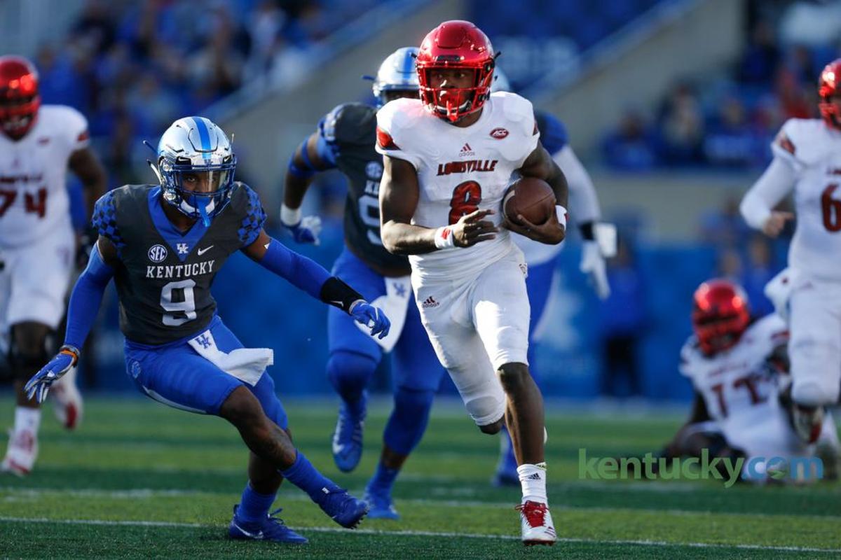 Louisville Cardinals quarterback Lamar Jackson (8) was a dominant presence in U of L's 44-17 victory over Kentucky last season.