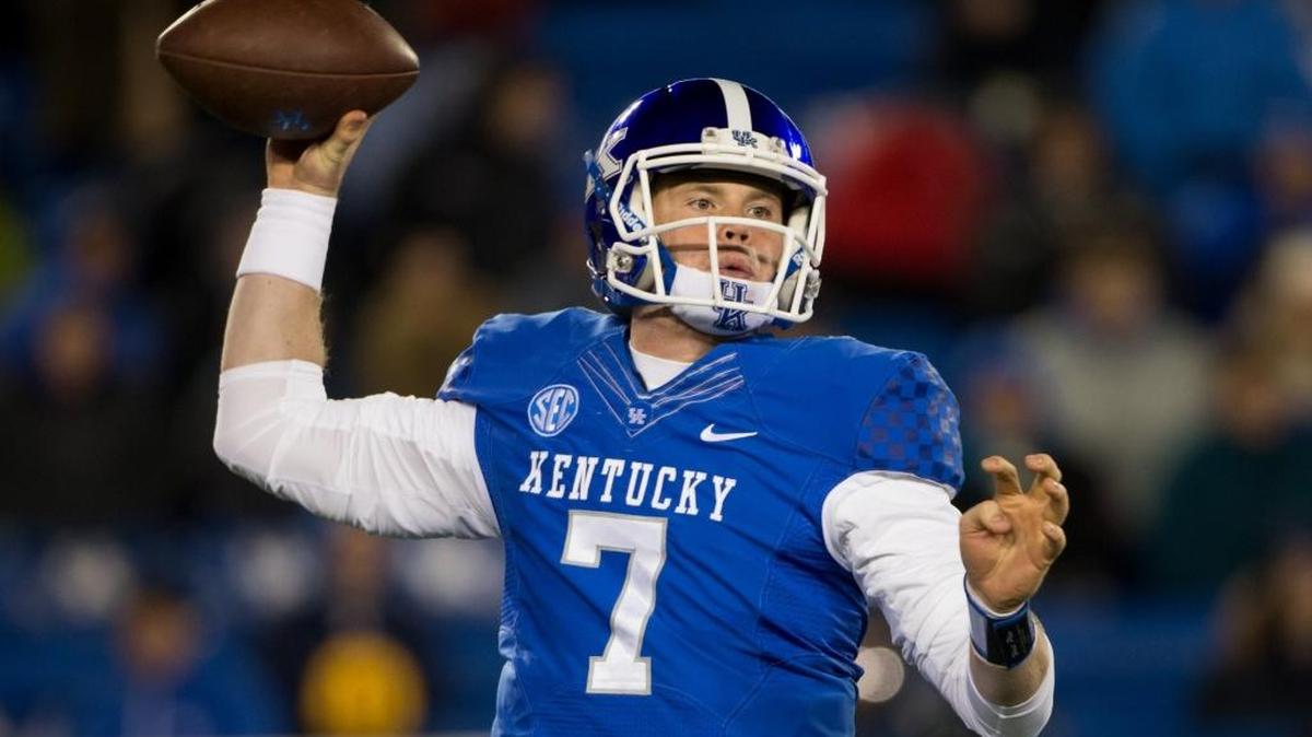 Kentucky quarterback Drew Barker made a throw against Charlotte on Saturday, Nov. 21, 2015, at Commonwealth Stadium in Lexington.