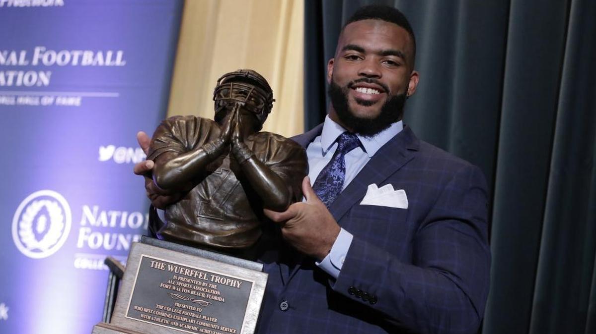 University of Kentucky linebacker Courtney Love held his Wuerrfel Trophy, given for community service, during a news conference of the National Football Foundation College Football Hall of Fame in New York on Dec. 5.