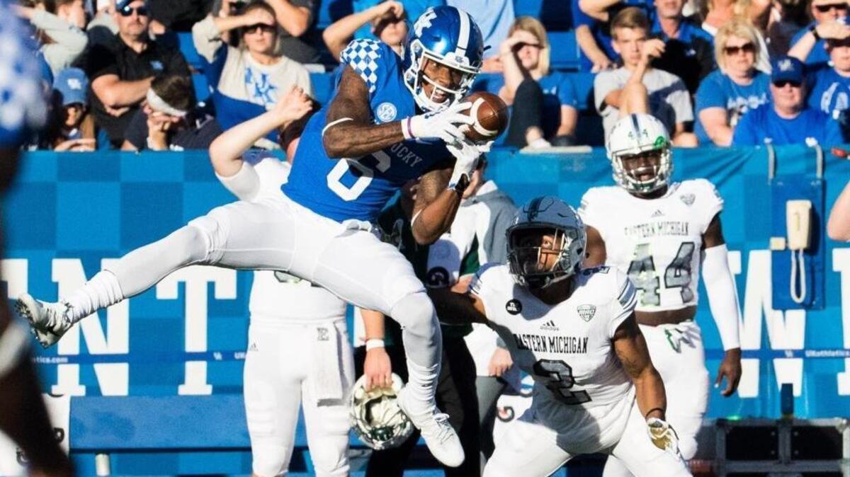Kentucky cornerback Lonnie Johnson (6) nearly pulled in an interception over Eastern Michigan wide receiver Sergio Bailey II (2) during UK’s victory in September.