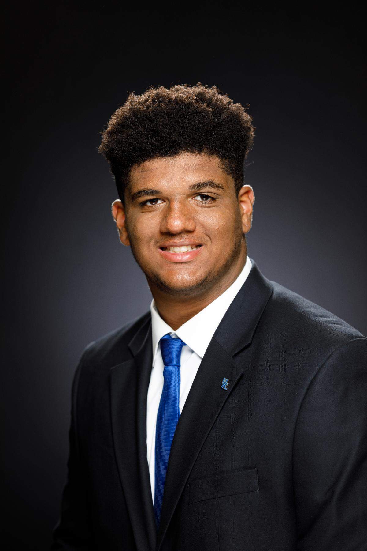 Kentucky football offensive tackle Nik Hall is the son of former All-SEC offensive lineman Antonio Hall.