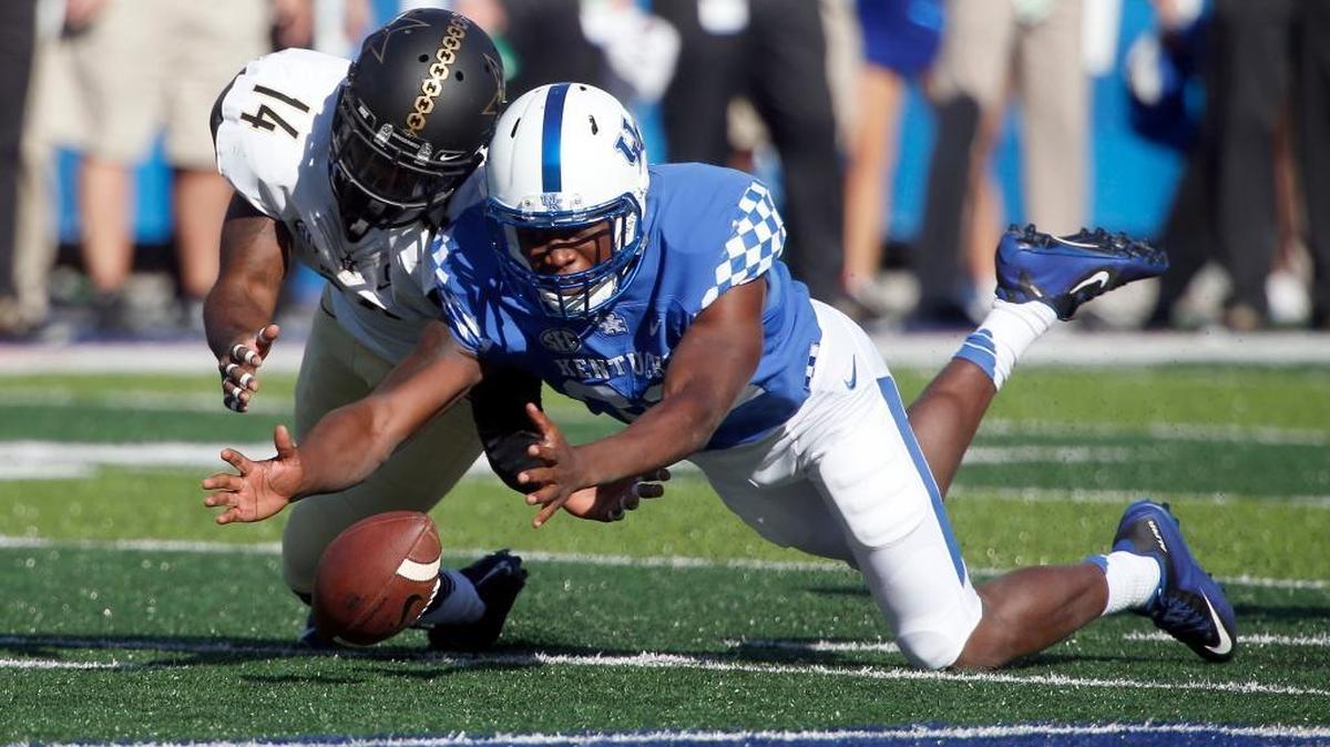 Kentucky linebacker Eli Brown came up with the ball after Vanderbilt safety Ryan White (14) fumbled a punt on Oct. 8, 2016.