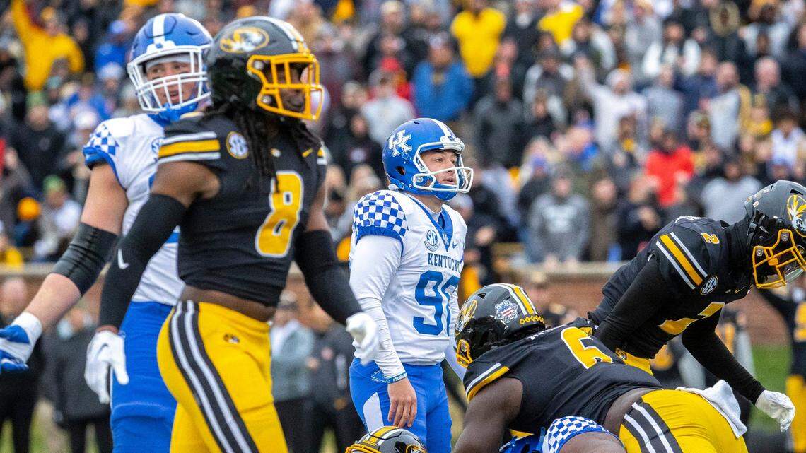 Stock watch: Trevin Wallace, Jordan Dingle rising, but kicking, pass protection woes grow