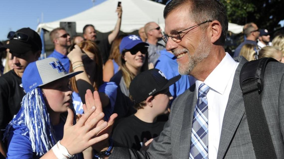 UK offensive coordinator Eddie Gran is listed as the primary recruiter for defensive lineman Jordan Wright.