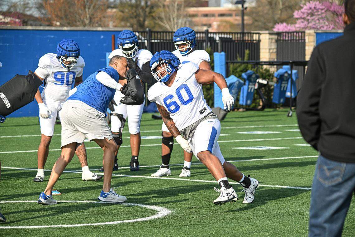 Former Washington defensive lineman David Gusta (60) was Kentucky’s highest-ranked offseason transfer addition, according to 247Sports.
