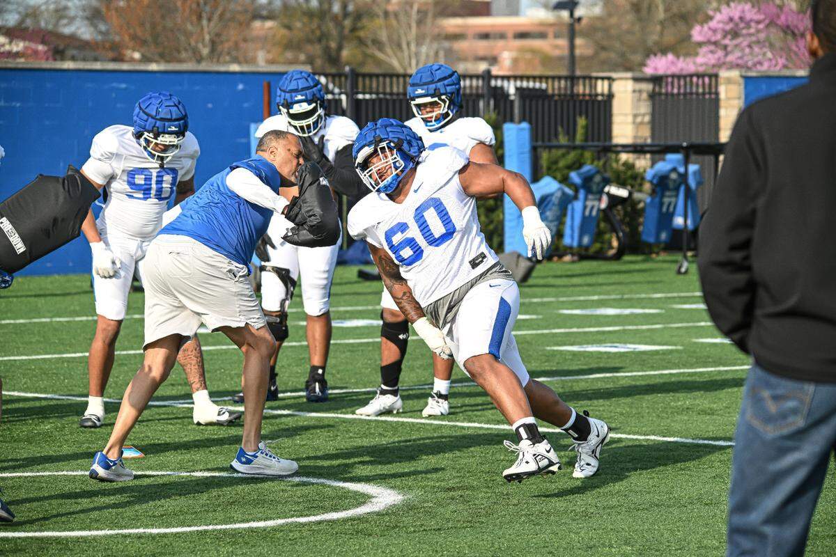 Former Washington defensive lineman David Gusta (60) was Kentucky’s highest-ranked offseason transfer addition, according to 247Sports.