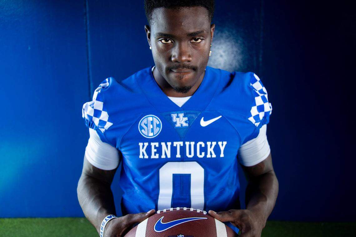 Senior running back Kavosiey Smoke enters the 2022 season with 233 career carries for 1,306 yards and 12 touchdowns.