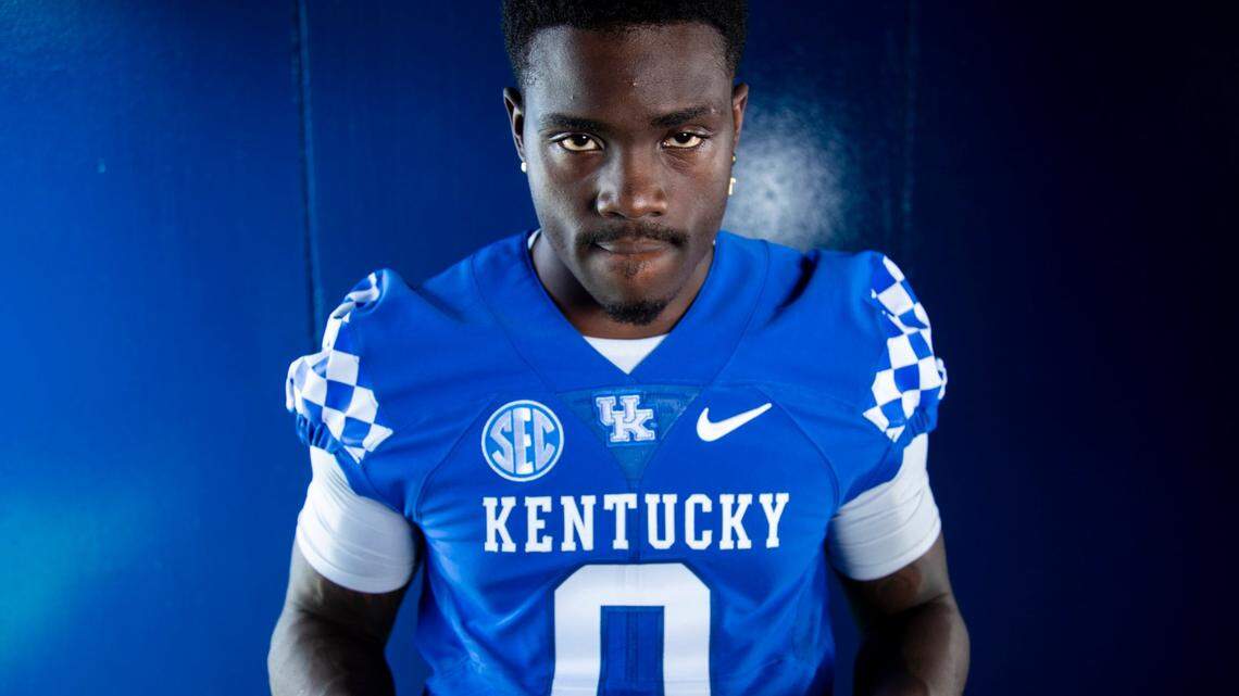 How Kavosiey Smoke won race to fill in for Chris Rodriguez for Kentucky football