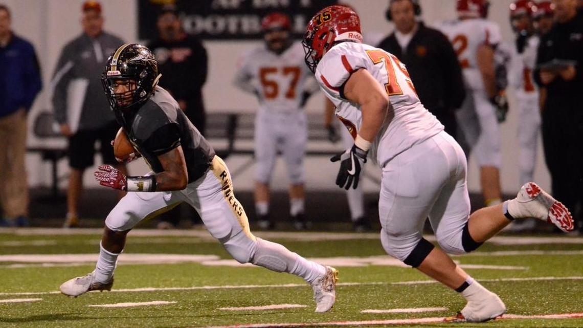 Lynn Bowden, left, is one of the best football players on Ohio, and he’s one of UK’s top remaining recruiting targets for the class of 2017.