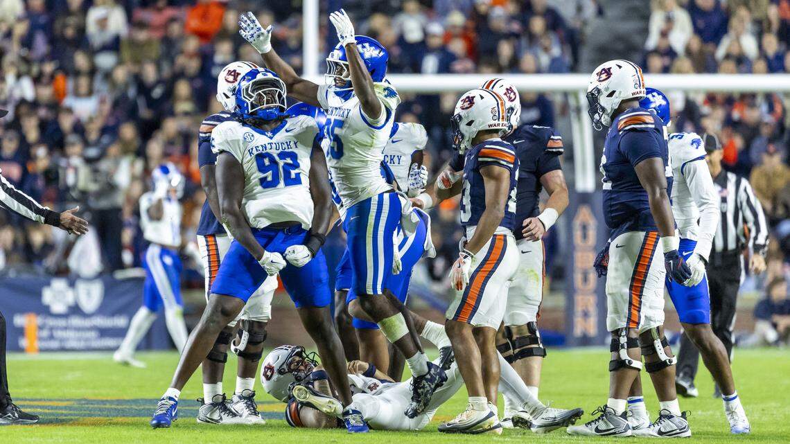 Kentucky Wildcats defensive lineman Kahlil Saunders (92), left, and Kentucky Wildcats linebacker Steven Soles Jr. (35) celebrate after a second half sack on a 4th down by Saunders during a football game against Auburn, Saturday, Nov. 1, 2025 at Jordan-Hare Stadium in Auburn, Ala.
