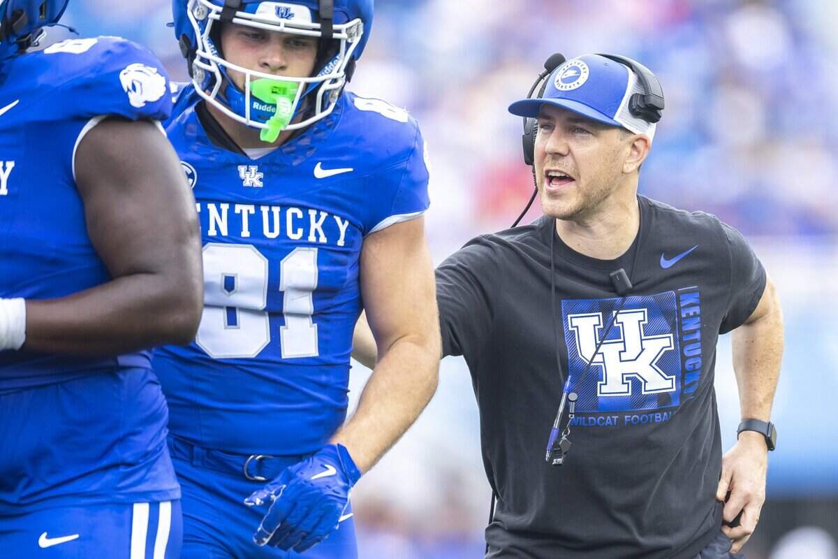 Kentucky football head coach Will Stein talks to tight end Willie Rodriguez (81) during the Kentucky football Blue-White spring game at Kroger Field on April 18.