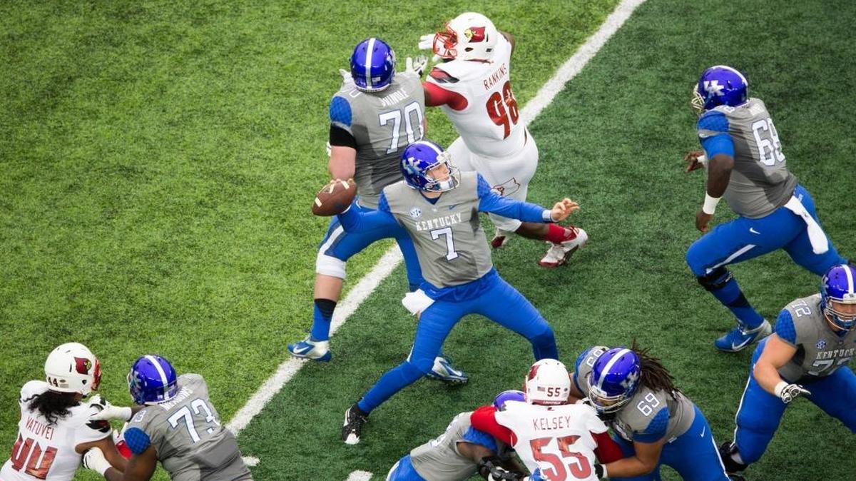 Kentucky Wildcats quarterback Drew Barker (7) threw the ball during the first half as the University of Kentucky hosted the University of Louisville at the New Commonwealth Stadium on Saturday Nov. 28, 2015 in Lexington, Ky.