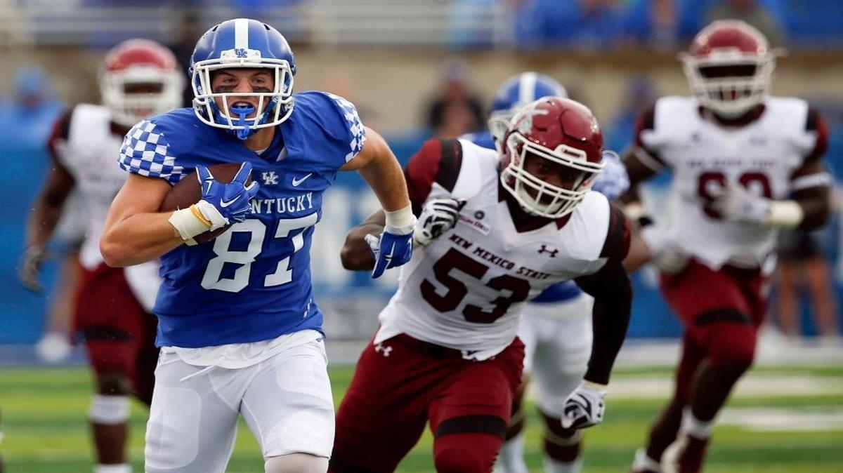 Kentucky Wildcats tight end C.J. Conrad (87) ran for a touchdown after catching a pass from Stephen Johnson as the University of Kentucky Wildcats played the New Mexico State Aggies at Commonwealth Stadium in Lexington, Ky., Saturday, Sept. 17, 2016.