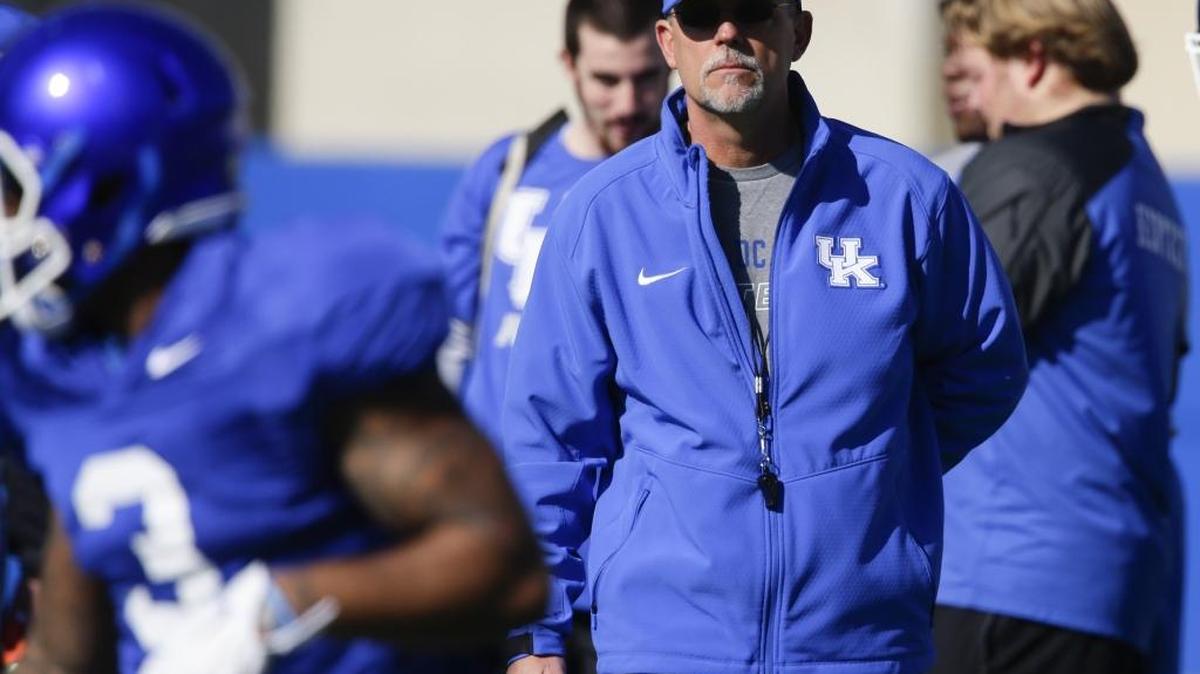 UK offensive coordinator Eddie Gran looked on during spring football practice on Saturday, March 26, 2016, in Lexington.