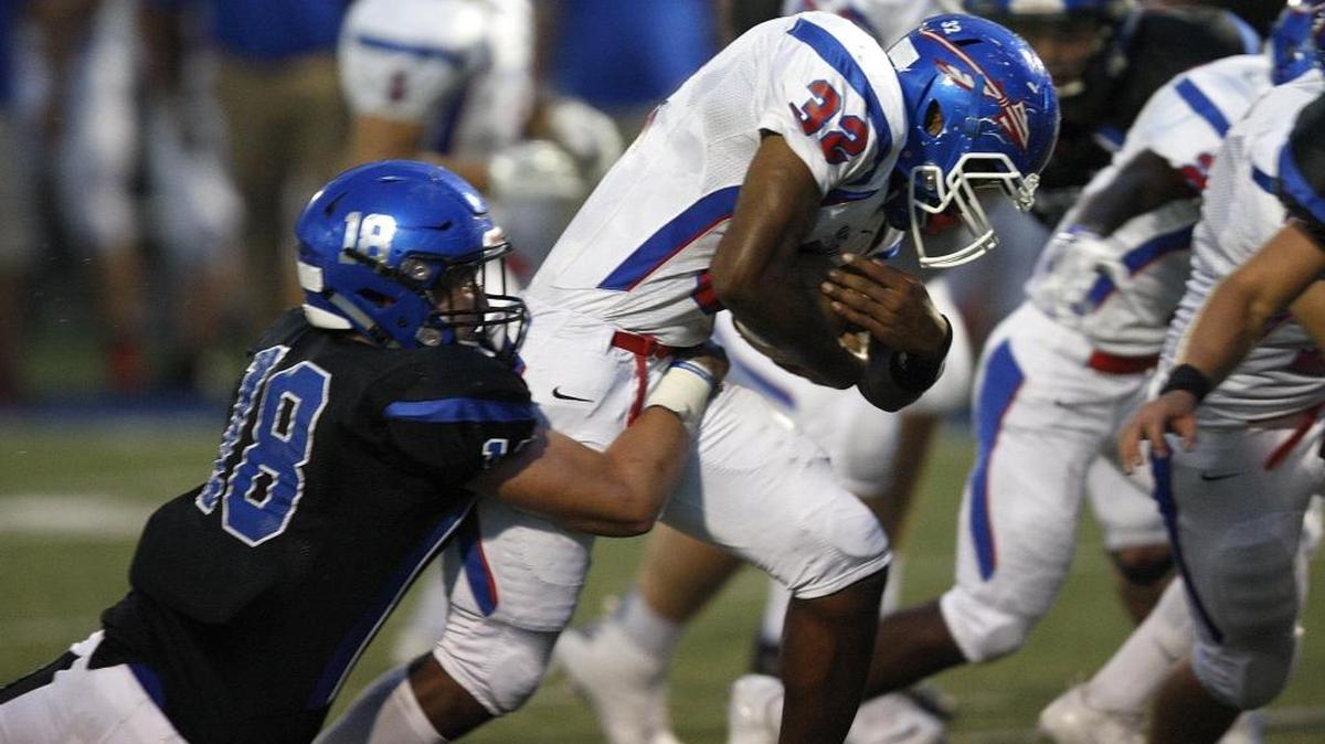 Lexington Catholic’s Will Roden, left, tackled Madison Central’s Jabari Huguely during a high school game in 2016. Now Roden, a walk-on, is getting most of the first-team snaps at tight end for short-handed Kentucky.