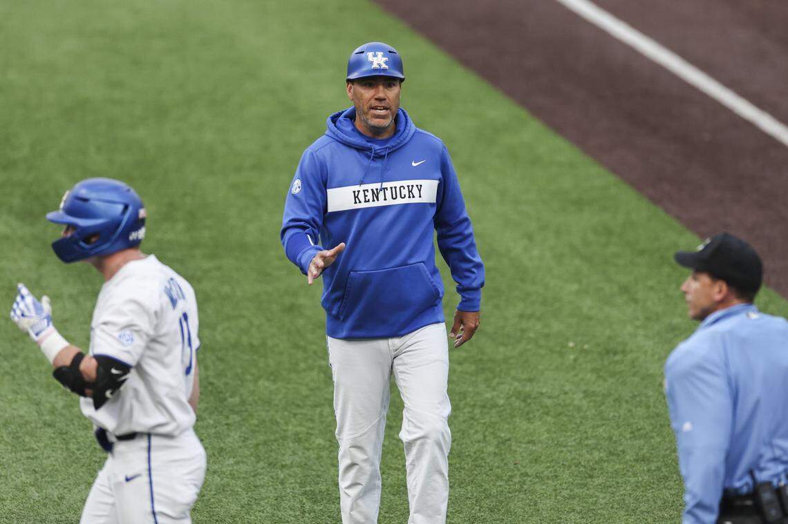 UK baseball coach Nick Mingione said he expects star recruit Matt Ponatoski to still play football and baseball in college.