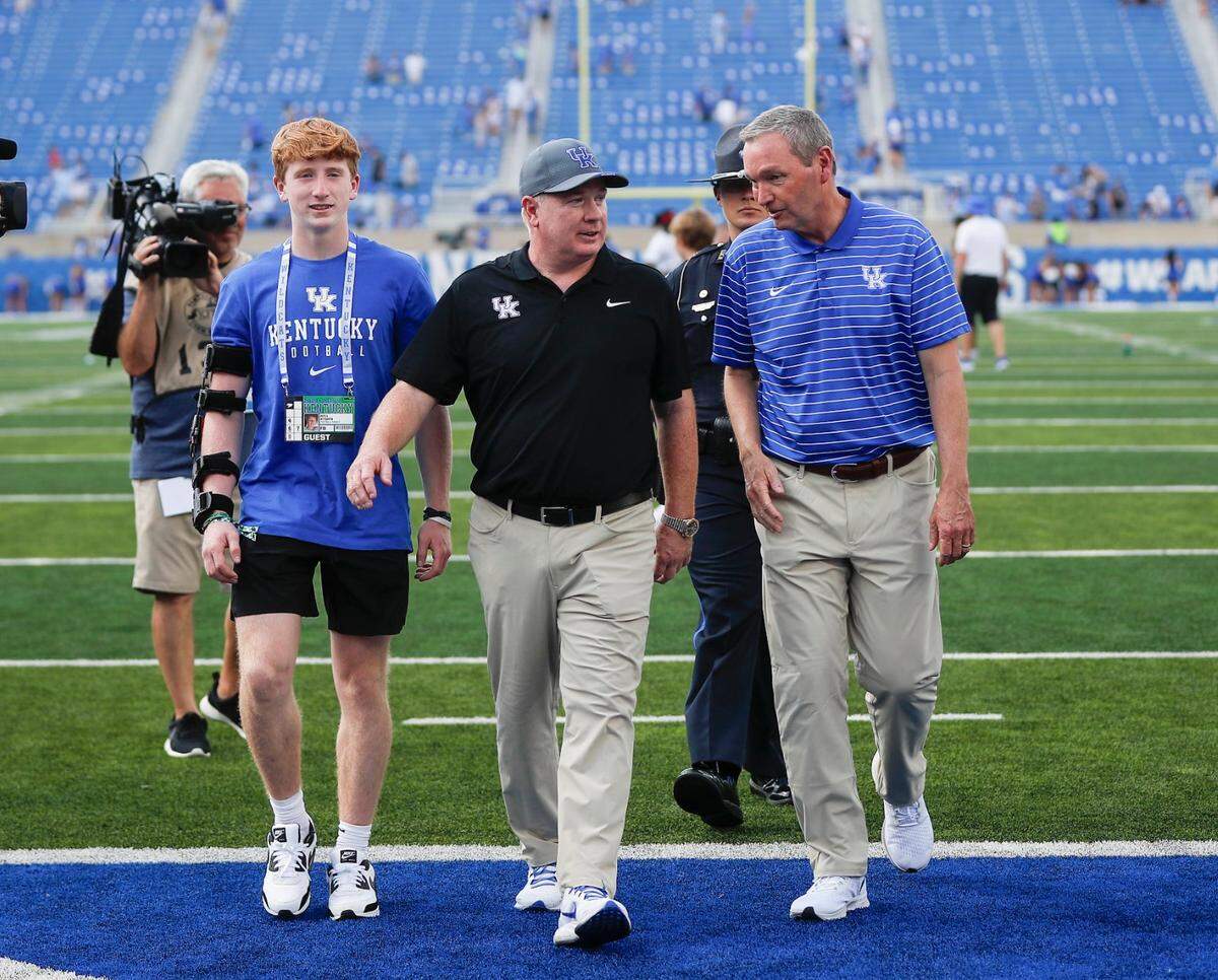 UK athletics director Mitch Banhart and football coach Mark Stoops have been in favor of keeping the SEC schedule at eight games after Texas and Oklahoma join the league.
