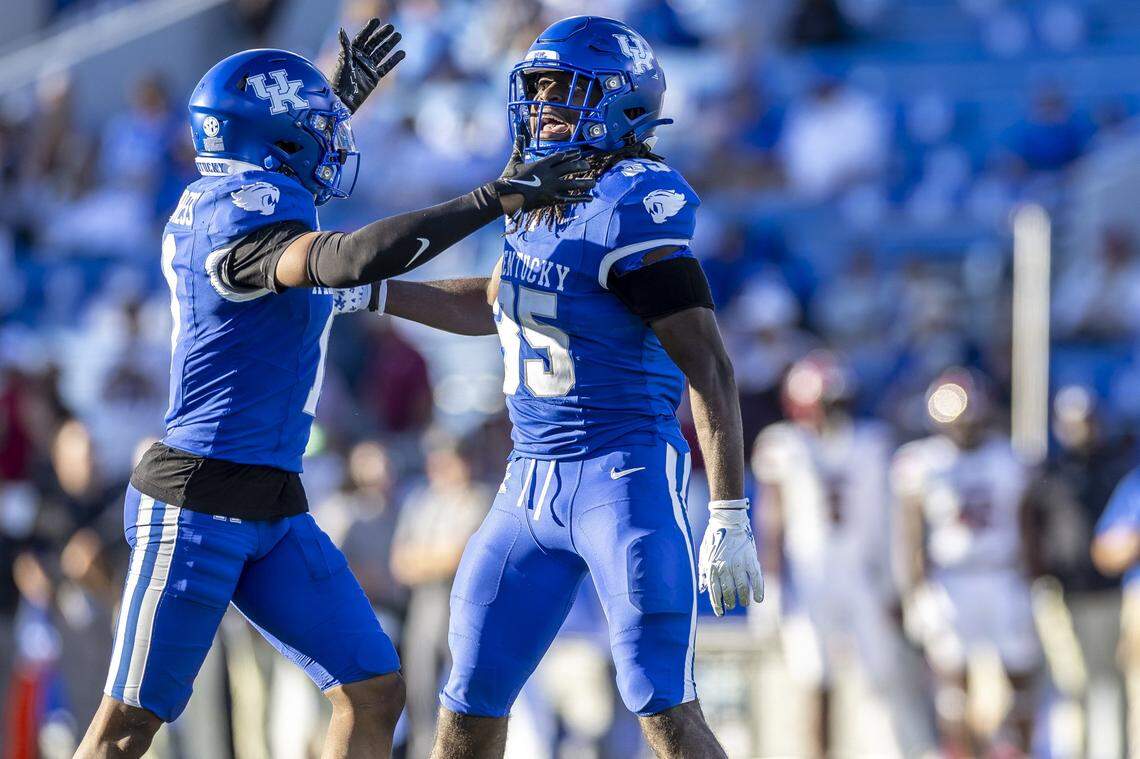 Outside linebacker Steven Soles (35) was rated as a three-star prospect as a senior at Powell High School in Tennessee.