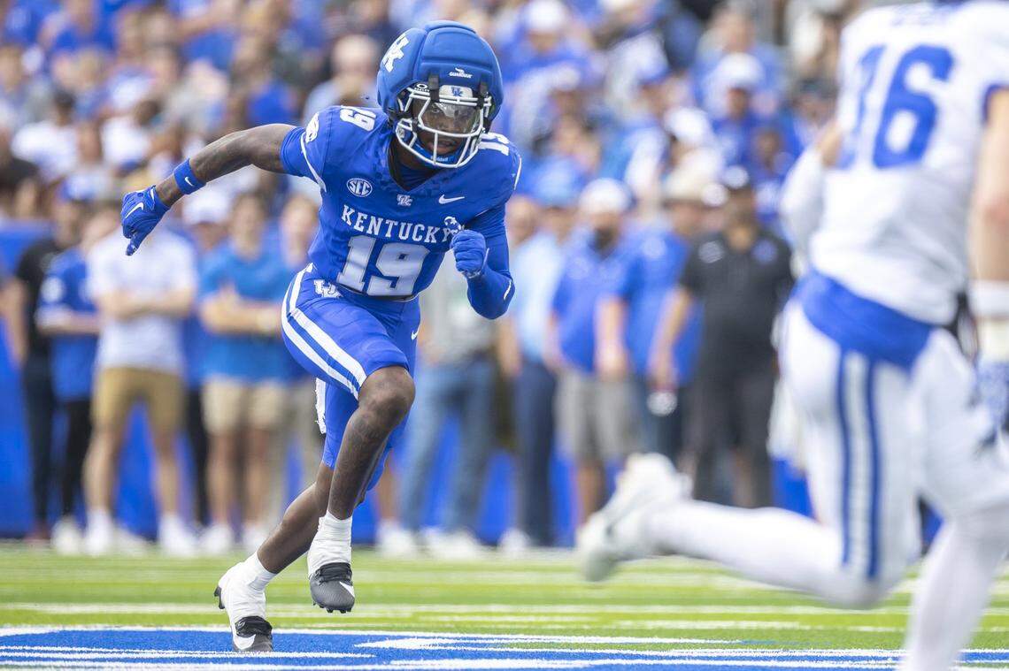 Kentucky Wildcats wide receiver Kenny Darby (19) runs a route during the Kentucky football Blue-White spring game at Kroger Field in Lexington last Saturday. 