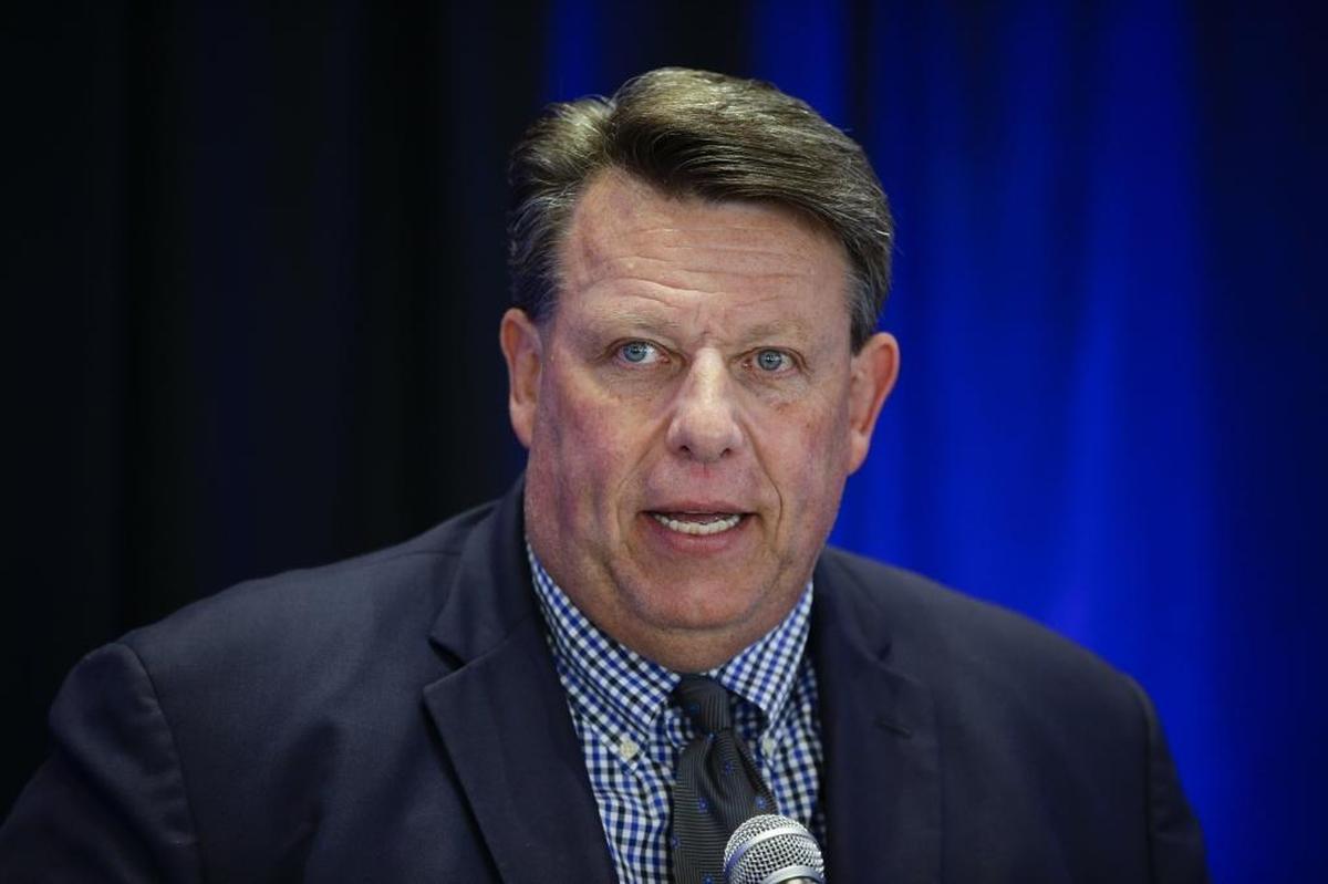 Tom Leach became the University of Kentucky radio play-by-play announcer for football starting with the 1997 season and added men’s basketball games to his portfolio before the 2001-02 campaign.