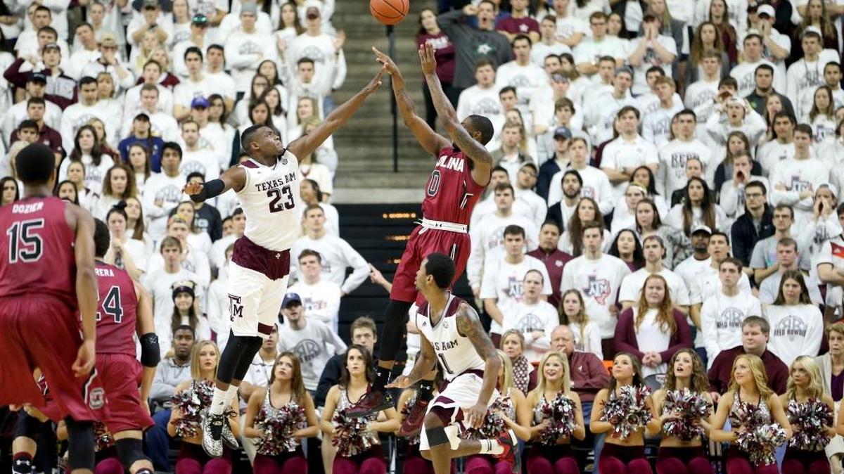 South Carolina's Sindarius Thornwell (0) made a shot over Texas A&M's Danuel House. South Carolina won 81-78.