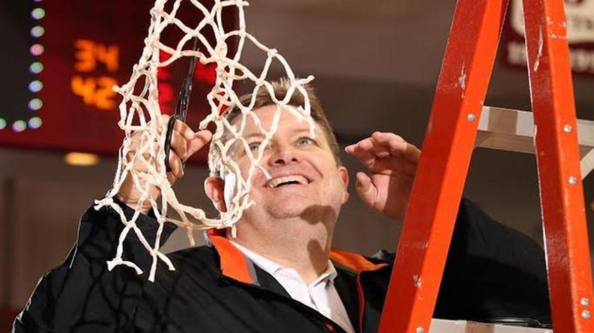 Kevin Burton coached Union College (35-3) to a 33-game winning streak to end the 2016-17 season and the NAIA Division II national championship, the first team national title in Union history.