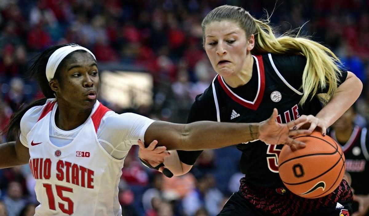 Ohio State’s Linnae Harper, left, knocked the ball away from Louisville’s Sam Fuehring during overtime on Nov. 12, 2017, in Columbus, Ohio.