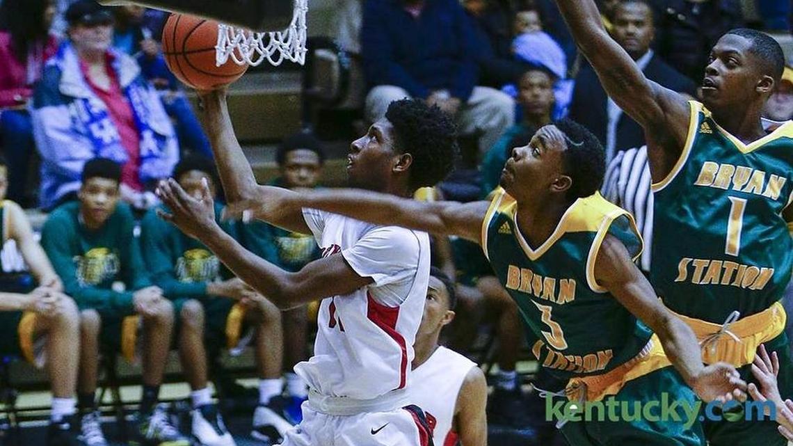 Paul Laurence Dunbar guard Taveion Hollingsworth scored 35 points in the Bulldogs’ victory over Bryan Station last week.