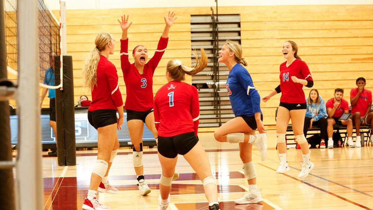 Lafayette players, from left, Taylor Shearer, Elise Trimble, Callie Duane, Emma Sorenson and Brooklyn Rudzik celebrate a point at Tates Creek High School against the host Commodores on Tuesday.